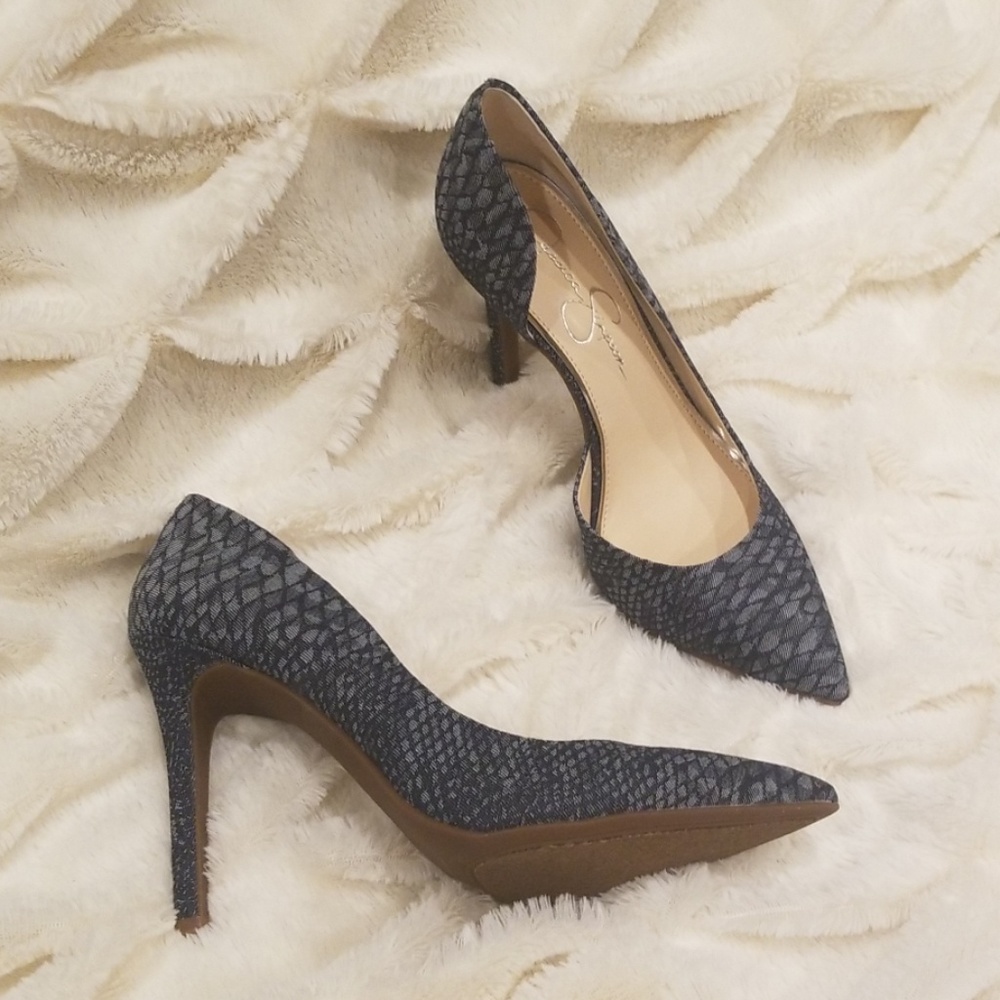 Jessica Simpson pumps